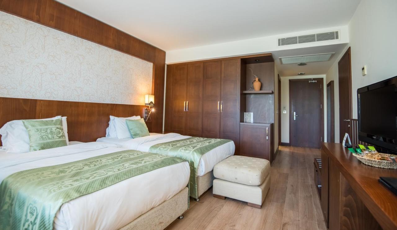 Korineum Golf & Beach Resort Agios Georgios  Екстер'єр фото