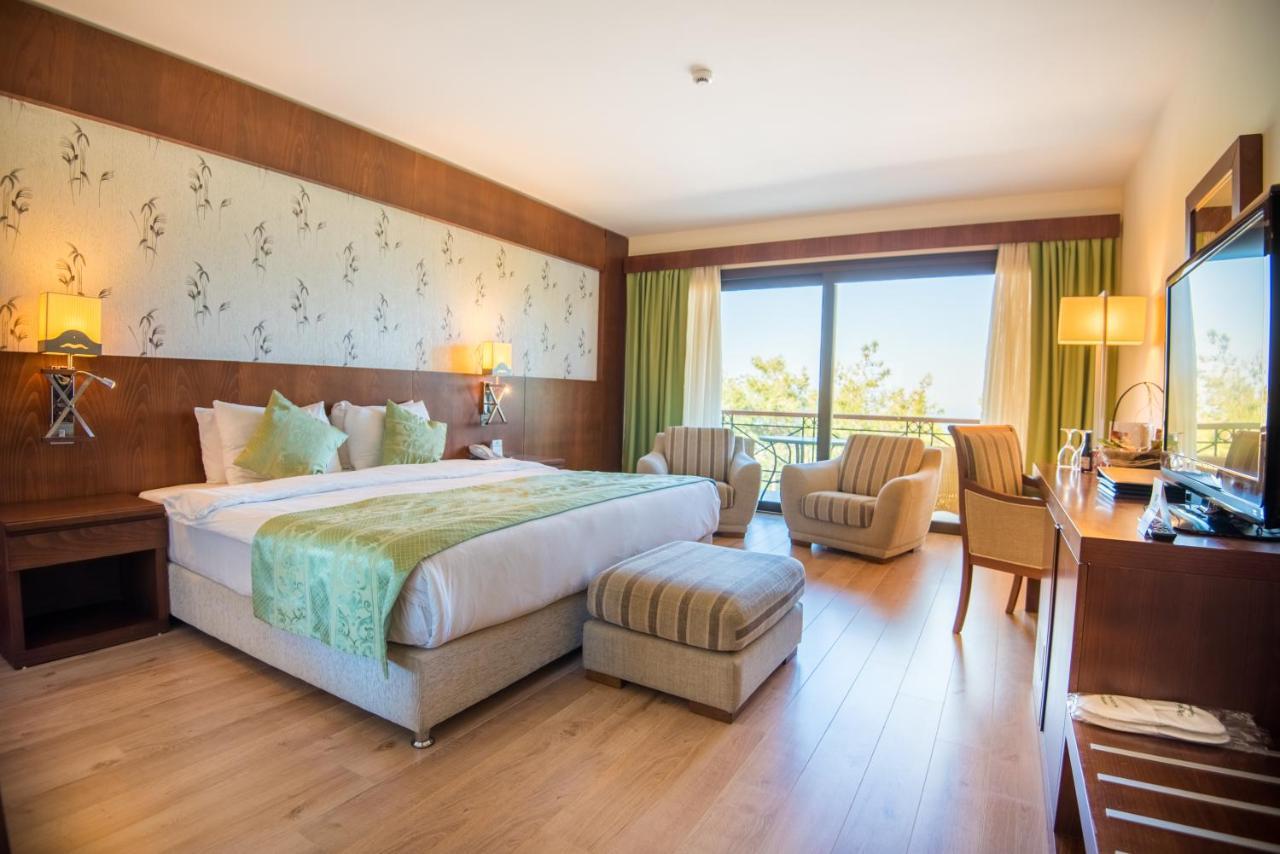 Korineum Golf & Beach Resort Agios Georgios  Екстер'єр фото