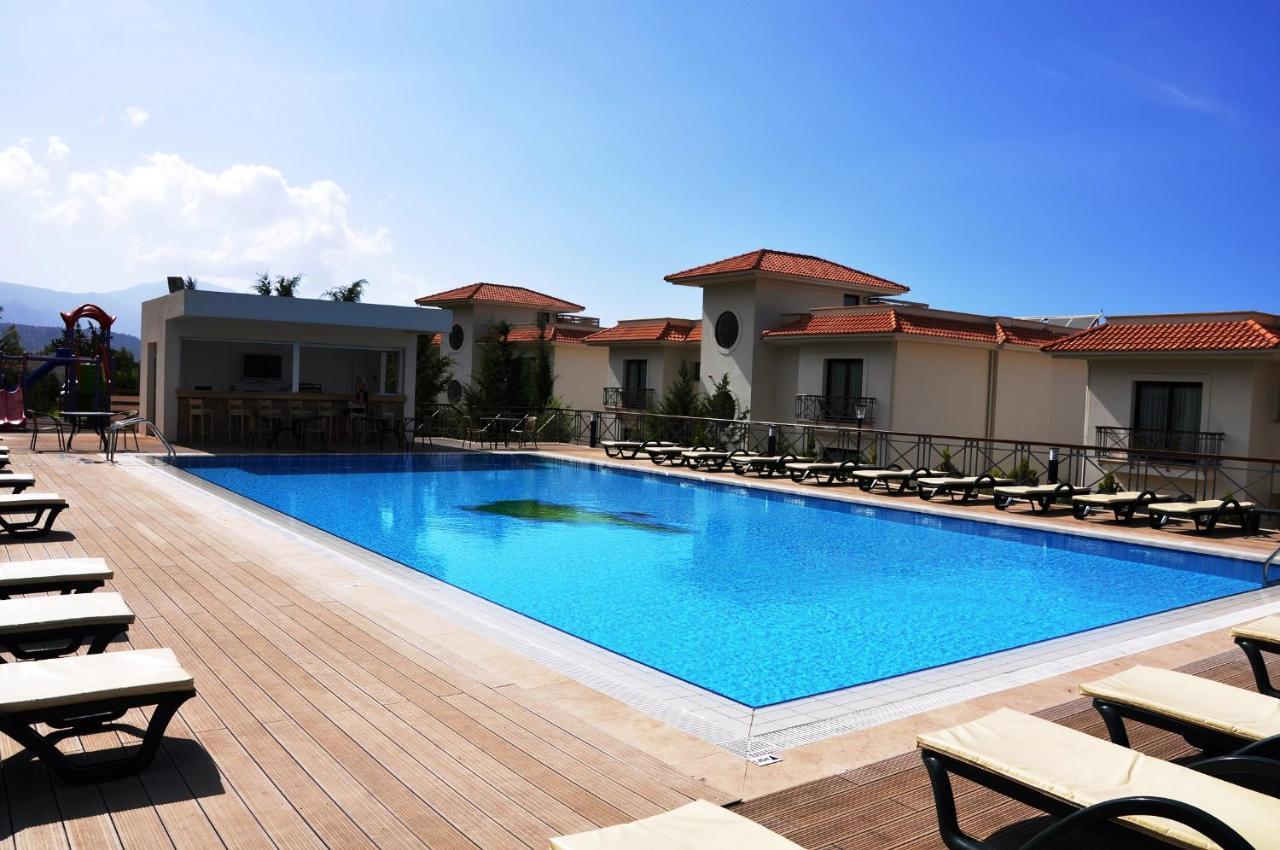 Korineum Golf & Beach Resort Agios Georgios  Екстер'єр фото